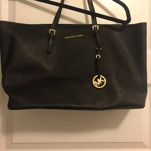 Gorgeous Michael kors black tote
